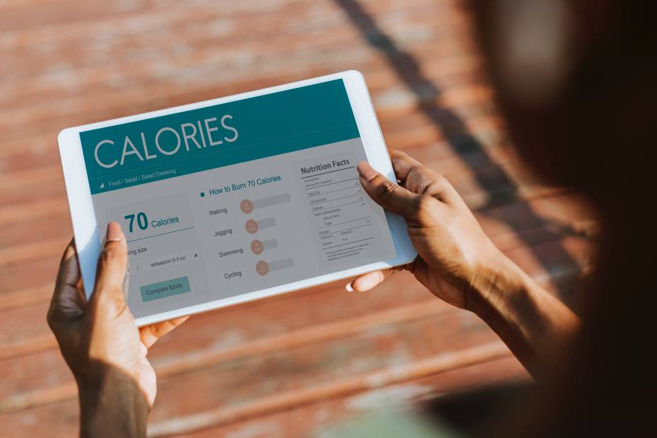 Unter welchen Aspekten ist der tägliche Kalorienbedarf zu ermitteln?